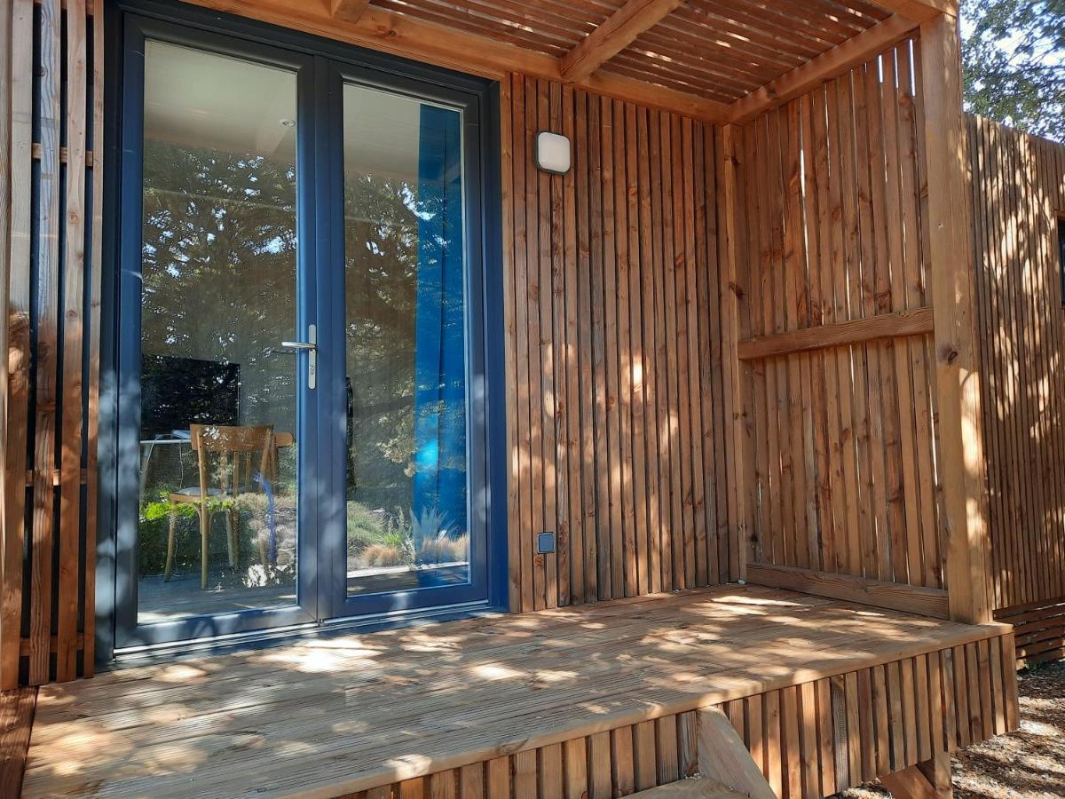 Le Lodge Des Chenes Brousses-et-Villaret Exterior photo