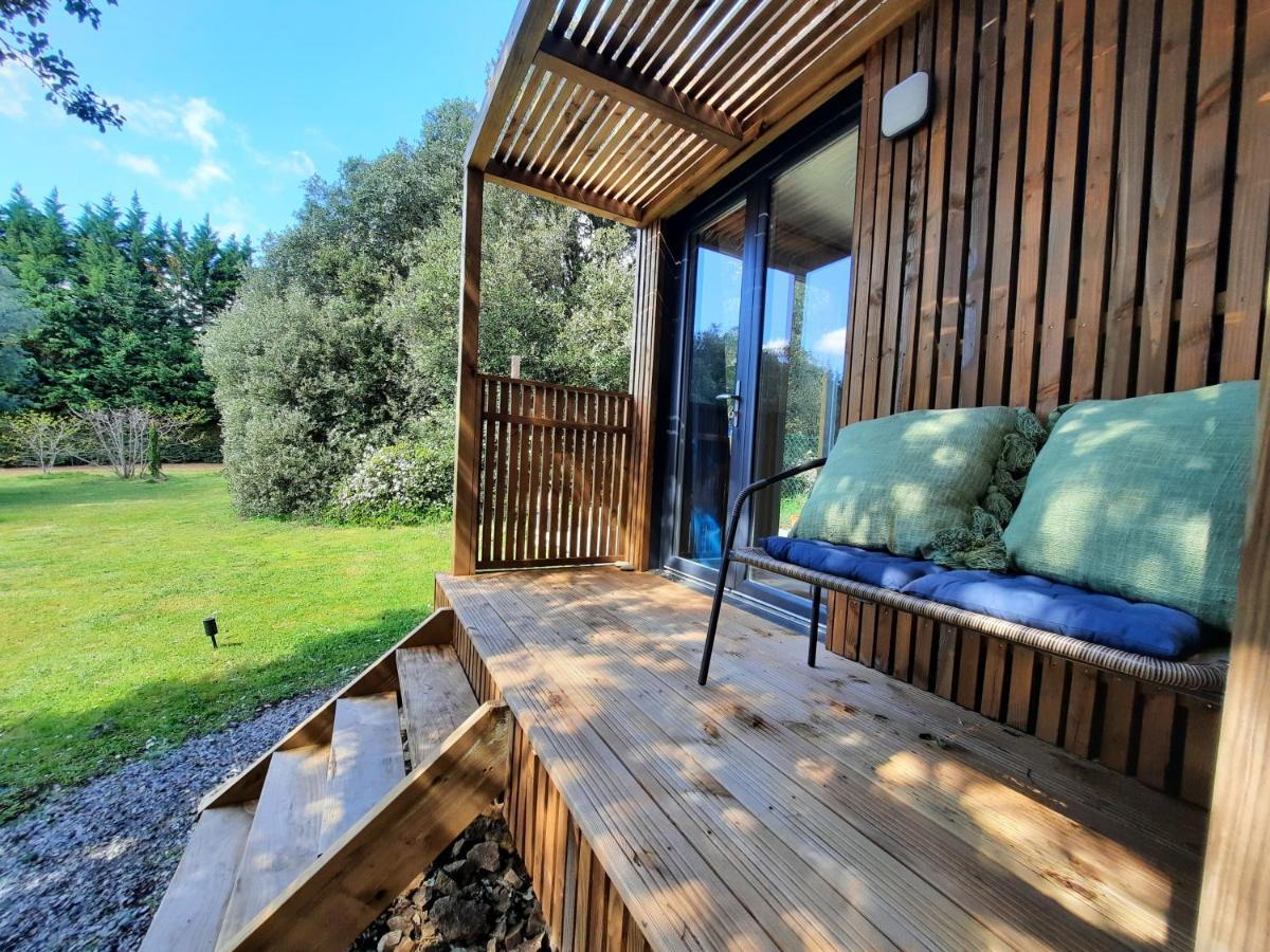 Le Lodge Des Chenes Brousses-et-Villaret Exterior photo